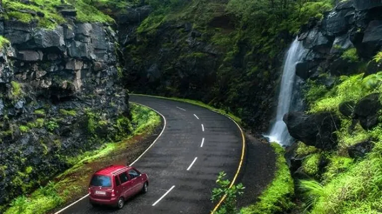 Roundtrip to Mumbai from Delhi