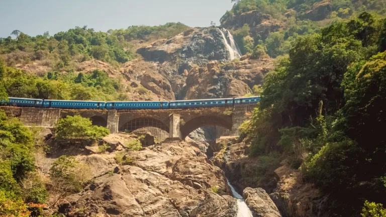 Train goa