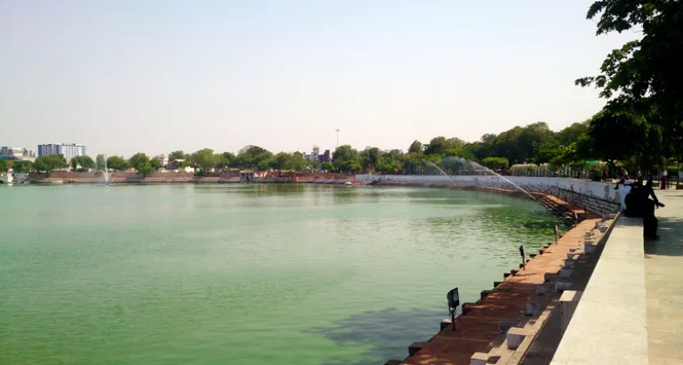 How to Reach Kankaria Lake