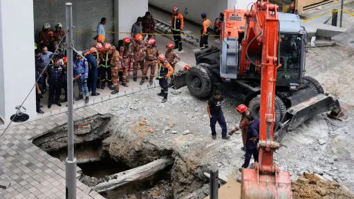 image for article Kuala Lumpur Sinkhole Swallows Indian Woman: Search Operation Underway