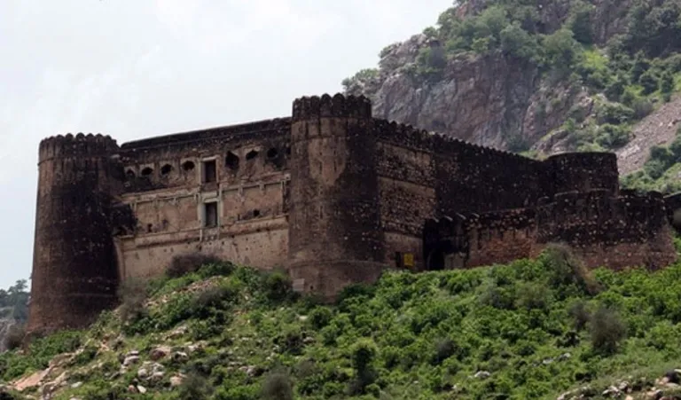 Historic Tringalwadi Fort igatpuri