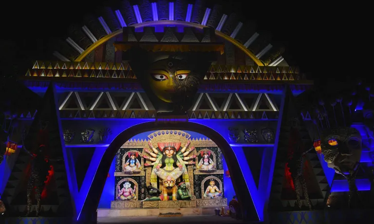 Kumartuli Sarbojanin pandal 2024