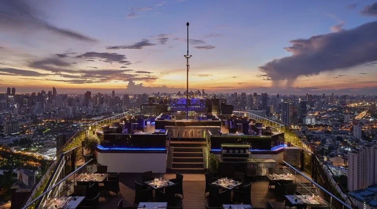 Bangkok&rsquo;s Rooftop Bars &ndash; Sky Bar or Vertigo