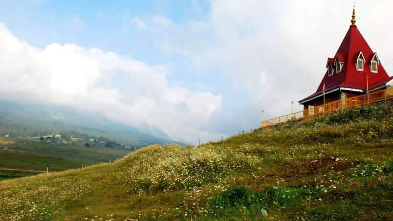 Shiv Temple through Outdoor Circle Walk