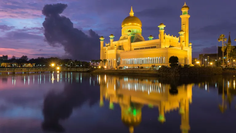 Sultan Omar Ali Saifuddien Mosque, Brunei