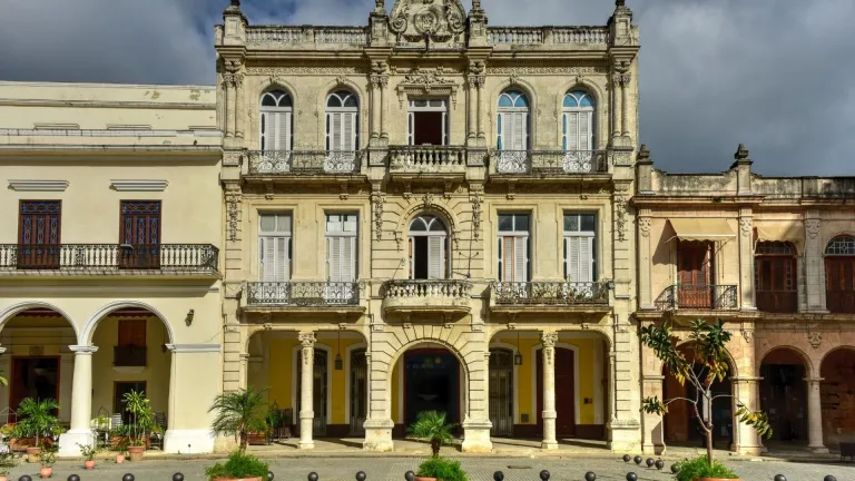 Plaza Vieja, Havana