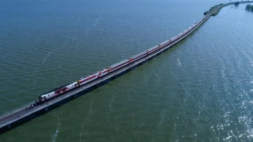 image for article Thailand's 'Floating Train' That You Must Take on Your Thailand Trip from India