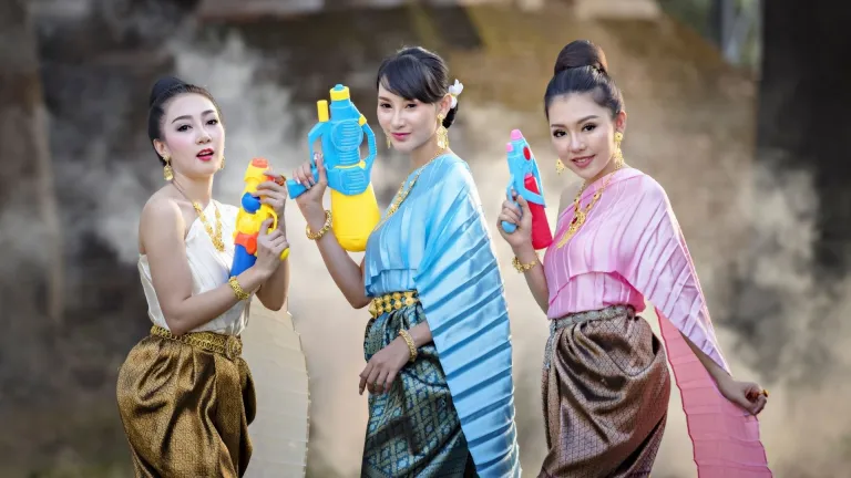 Woman with water guns at Songkran