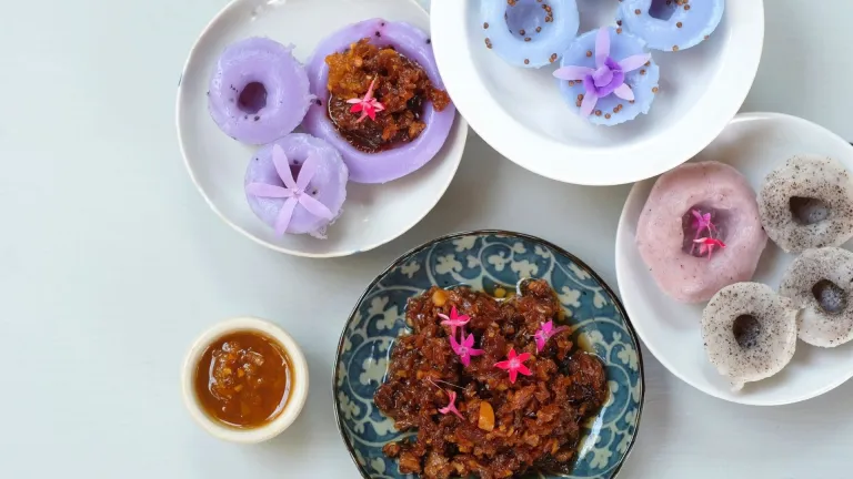 Chwee Kueh (Steamed Cakes)