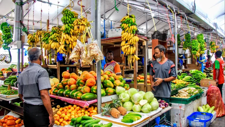 Mal&eacute; local market