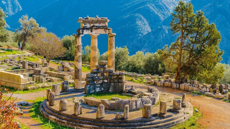 Delfos Oracle, Delphi