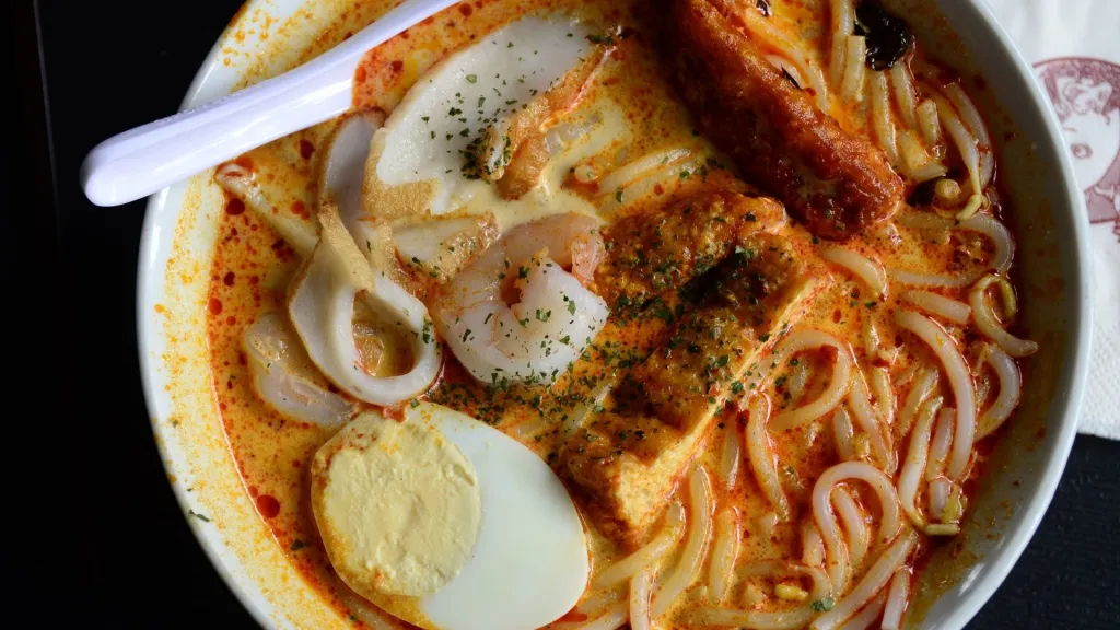 Indian Travelers’ Guide to the Best Spots to Eat in Singapore