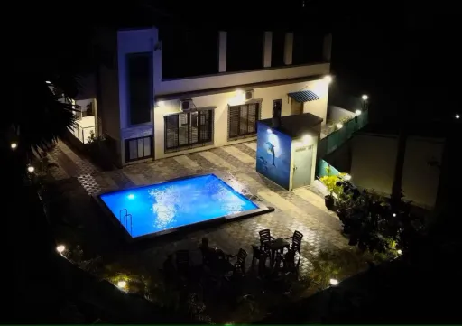 image for article 8 Cosy Airbnbs in Mumbai with AC & Pool