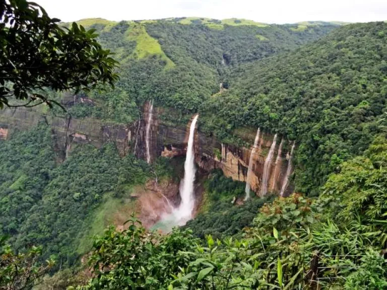 Nohkalikai Falls