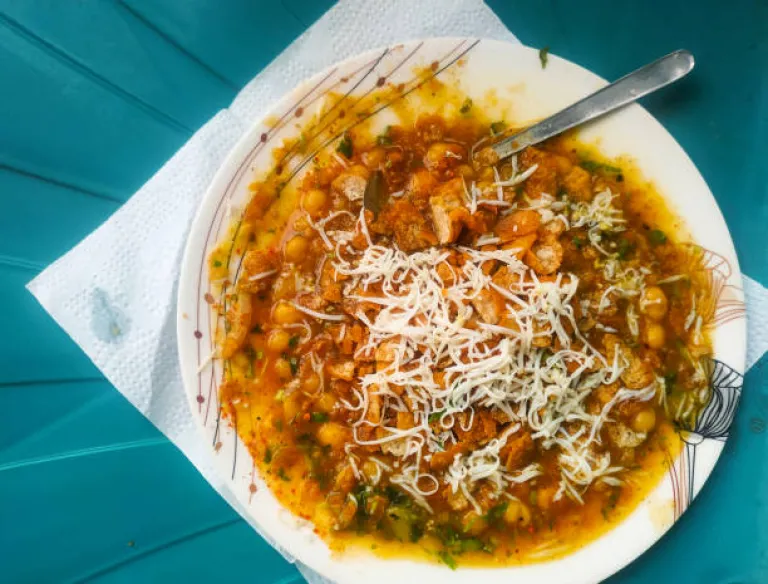 Ghugni with coconut slices