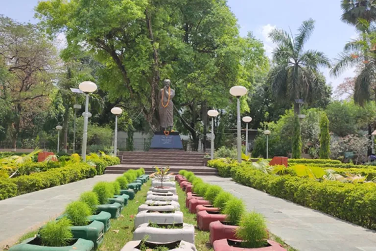  Alfred Park (Chandrashekhar Azad Park): Freedom in the Air