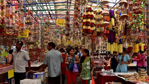 image for article India's Top 15 Iconic Street Markets for a Holiday Shopping Spree