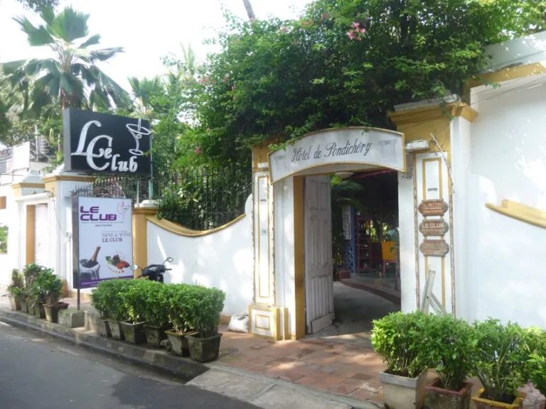 Hotel de Pondich&eacute;ry, Rue Dumas