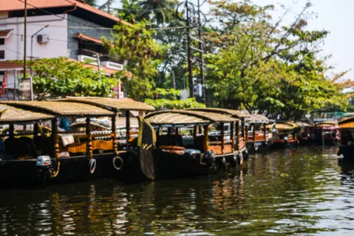 image for article 7 Floating Markets in Kerala Backwaters You Must Visit