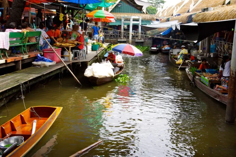 Muhamma Floating Market