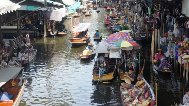 Punnapra Floating Market: A Local Favorite