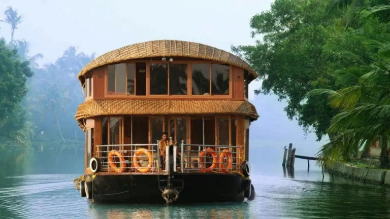 Lakeside Noel Cruise