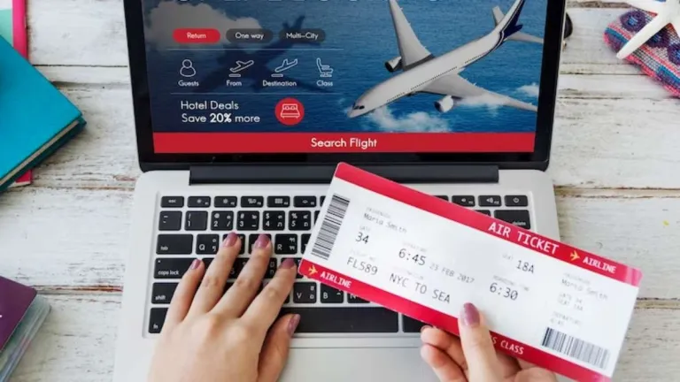Right time to book flight tickets