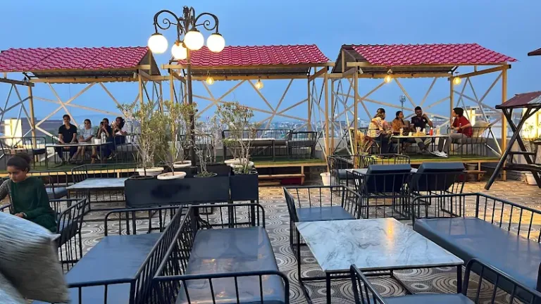 Olio Rooftop Restaurant &amp; Kitchen