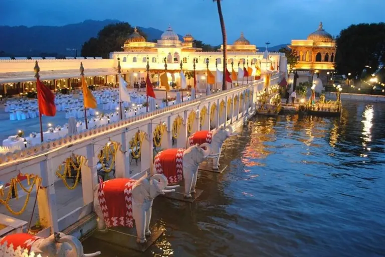 Lake Pichola Boat Dining, Udaipur