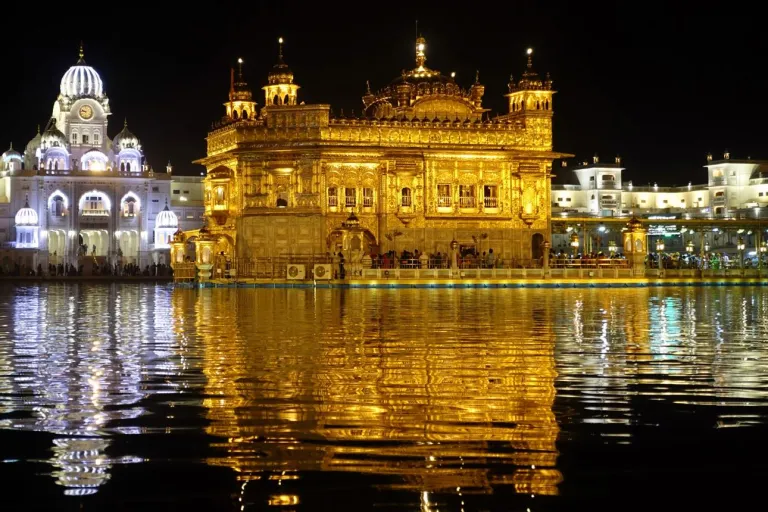 File:Golden Temple nighttime.jpg - Wikimedia Commons