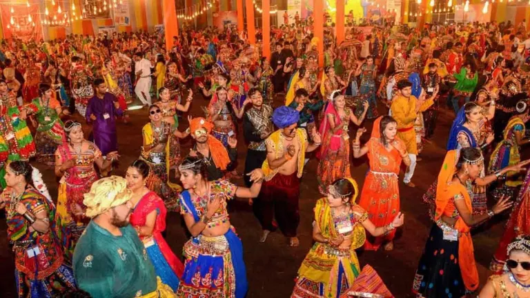 Navratri Celebration Delhi NCR 2024: डांडिया से लेकर गरबा डांस तक, दिल्ली एनसीआर में होने वाले इन नवरात्रि सेलिब्रेशन को न करें मिस