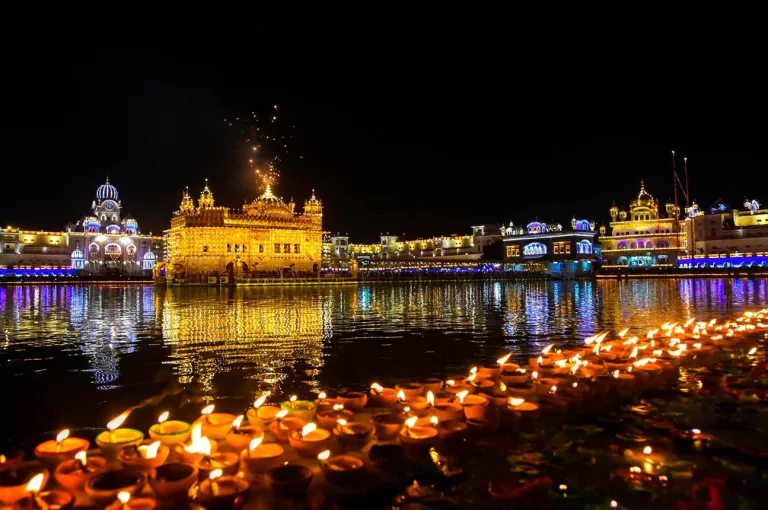 Diwali in Amritsar Tourism 2022 | Earthen Lamps, Bandi Chor Diwas, Sarbat Khalsa, Religious, Sikh, Timing - Tripinvites - TripInvites