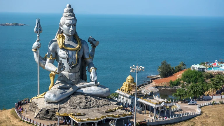 Murudeshwar Beach, Karnataka