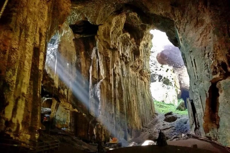 Gomantong Caves, Meghalaya