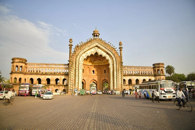 Rumi Darwaza, Lucknow