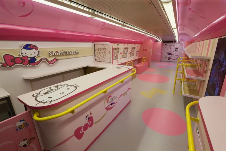 Hello Kitty Shinkansen japanese train