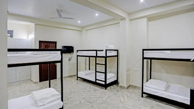  S B Guest House Near New Delhi Train Station