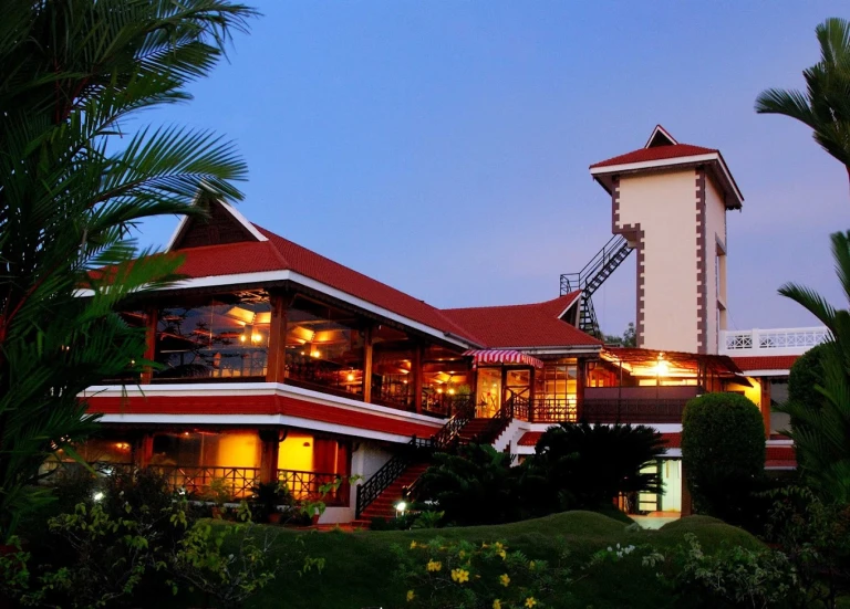 Sterling Lake Palace Alleppey