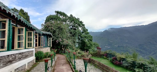 image for article 10 Best Resorts in Darjeeling for a romantic vacation 