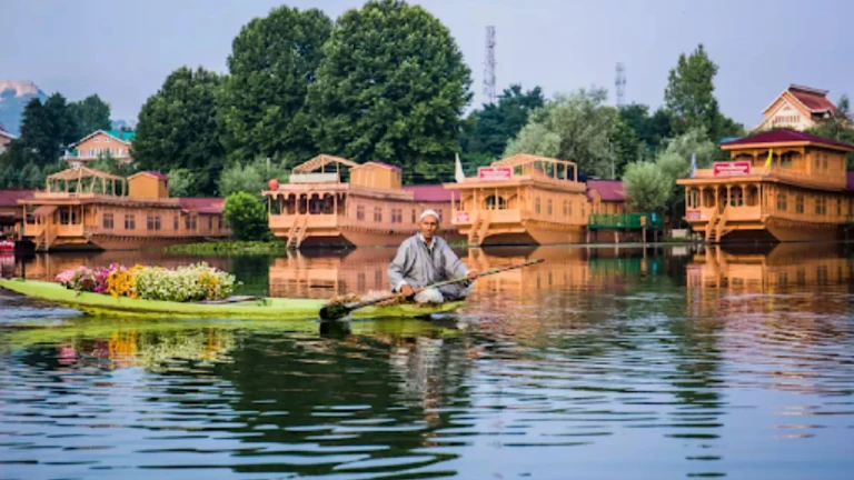 Peacock Houseboats