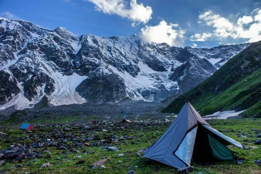 image for article Sacred Peaks: Trekking to the Himalayan Temples of Himachal Pradesh