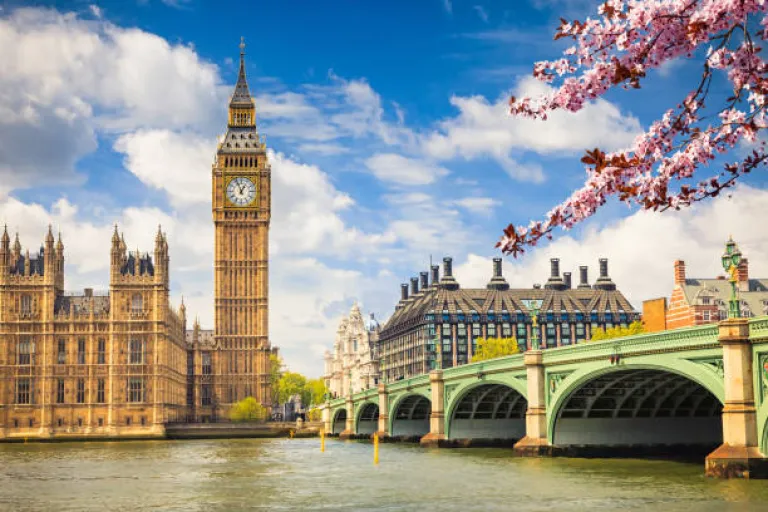 Uncover London&#039;s timeless charm!